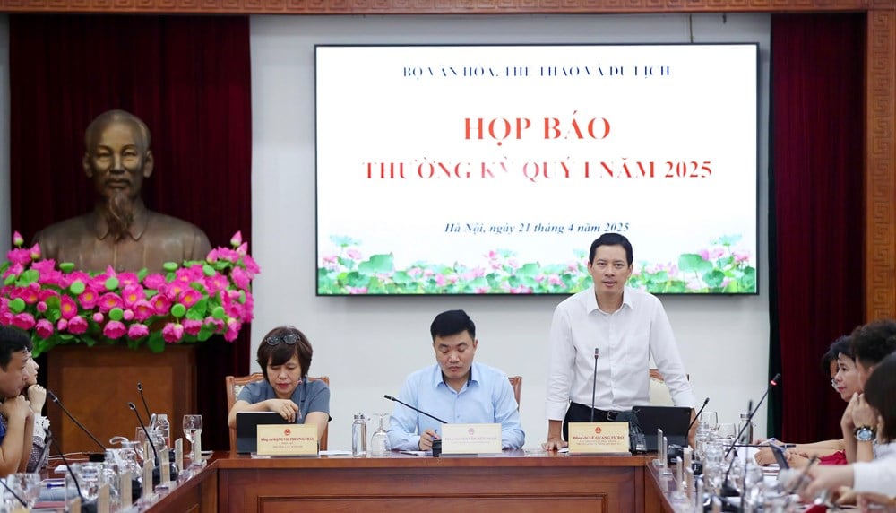Cục trưởng Cục Phát thanh, truyền hình và thông tin điện tử Lê Quang Tự Do đề nghị các nghệ sĩ cần nâng cao nhận thức để quảng cáo đúng sản phẩm. Ảnh: Báo Văn Hoá. Cục trưởng Cục Phát thanh, truyền hình và thông tin điện tử Lê Quang Tự Do đề nghị các nghệ sĩ cần nâng cao nhận thức để quảng cáo đúng sản phẩm. Ảnh: Báo Văn Hoá.
