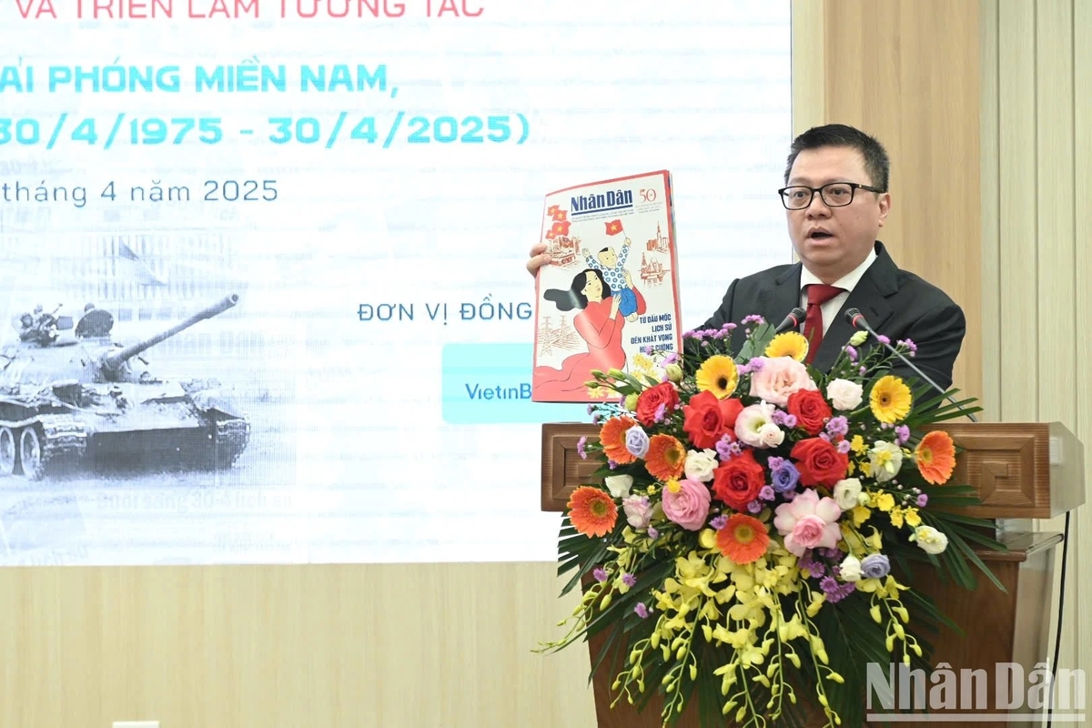 Tổng Biên tập Lê Quốc Minh giới thiệu về ấn phẩm đặc biệt. Tổng Biên tập Lê Quốc Minh giới thiệu về ấn phẩm đặc biệt.