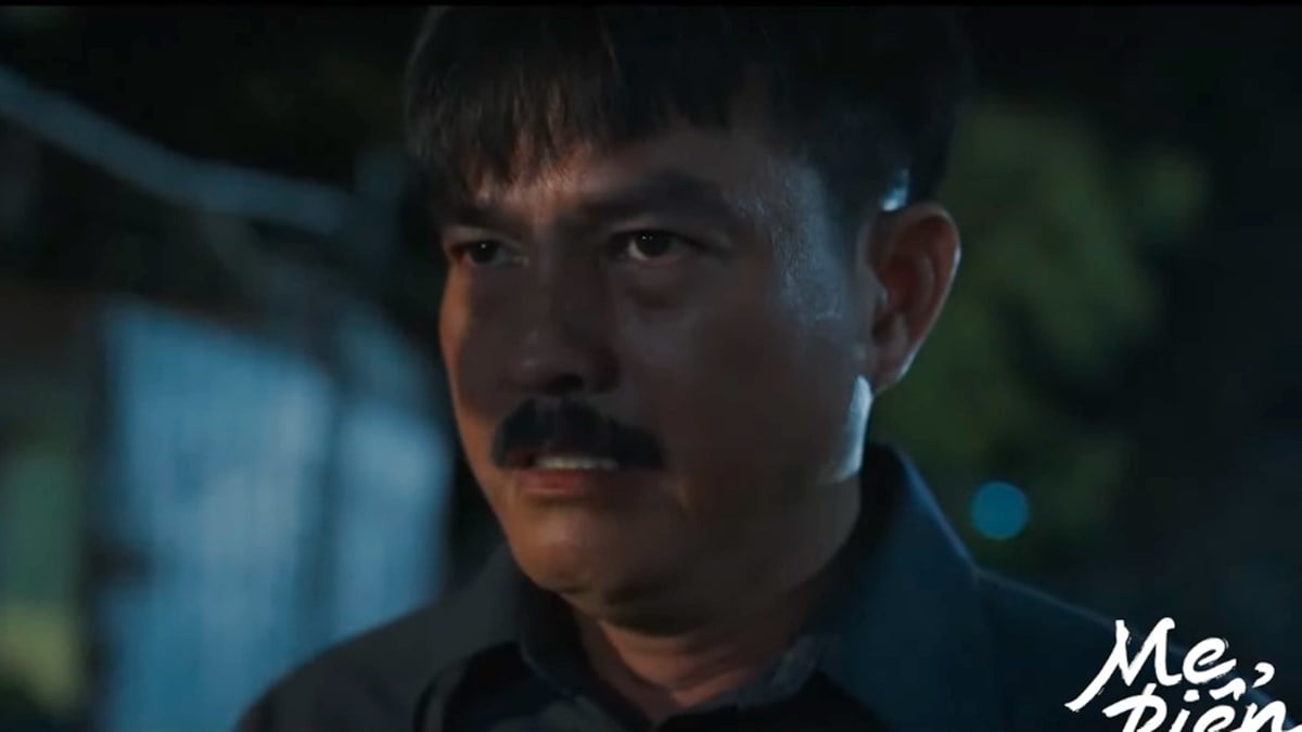 Lo sợ, Ba Sịa làm theo hướng dẫn của Bảy Bóng. Ảnh CMH Lo sợ, Ba Sịa làm theo hướng dẫn của Bảy Bóng. Ảnh CMH