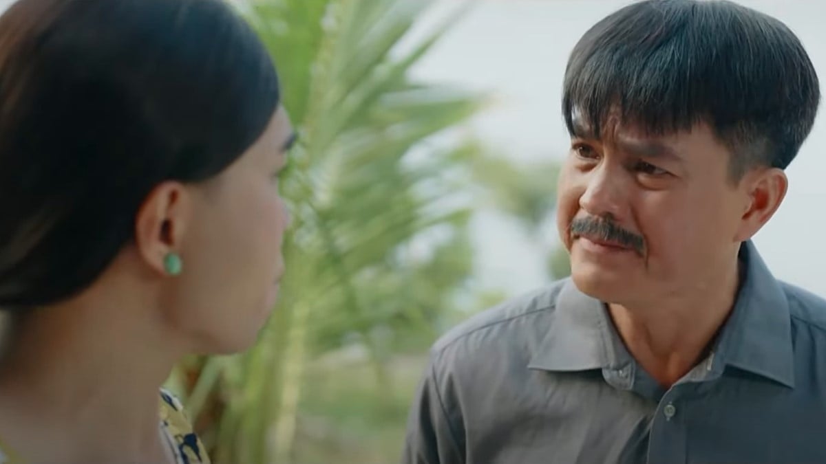 Ba Sịa đến nhờ Bảy Bóng làm lễ cúng cho Đại. Ảnh CMH Ba Sịa đến nhờ Bảy Bóng làm lễ cúng cho Đại. Ảnh CMH