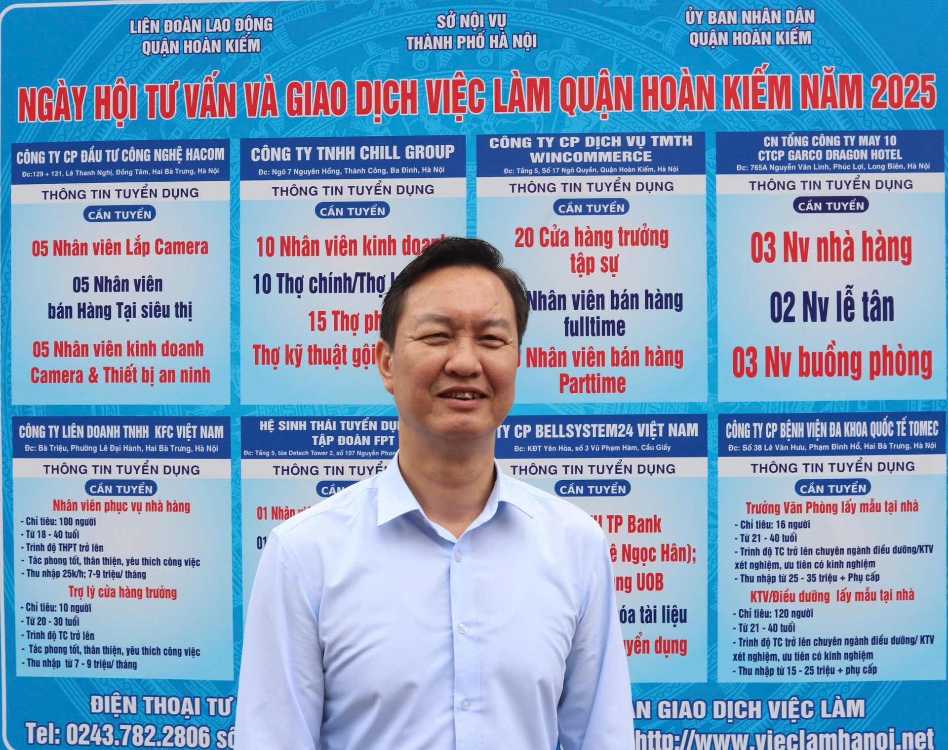 Ông Vũ Quang Thành, Phó Giám đốc Trung tâm Dịch vụ việc làm Hà Nội, cho rằng chỉ nhận trợ cấp thất nghiệp không thể phát triển lâu dài, cần có giải pháp giúp lao động chuẩn bị tốt hơn khi trở lại công việc. Ảnh: Hoài Thơ. Ông Vũ Quang Thành, Phó Giám đốc Trung tâm Dịch vụ việc làm Hà Nội, cho rằng chỉ nhận trợ cấp thất nghiệp không thể phát triển lâu dài, cần có giải pháp giúp lao động chuẩn bị tốt hơn khi trở lại công việc. Ảnh: Hoài Thơ.
