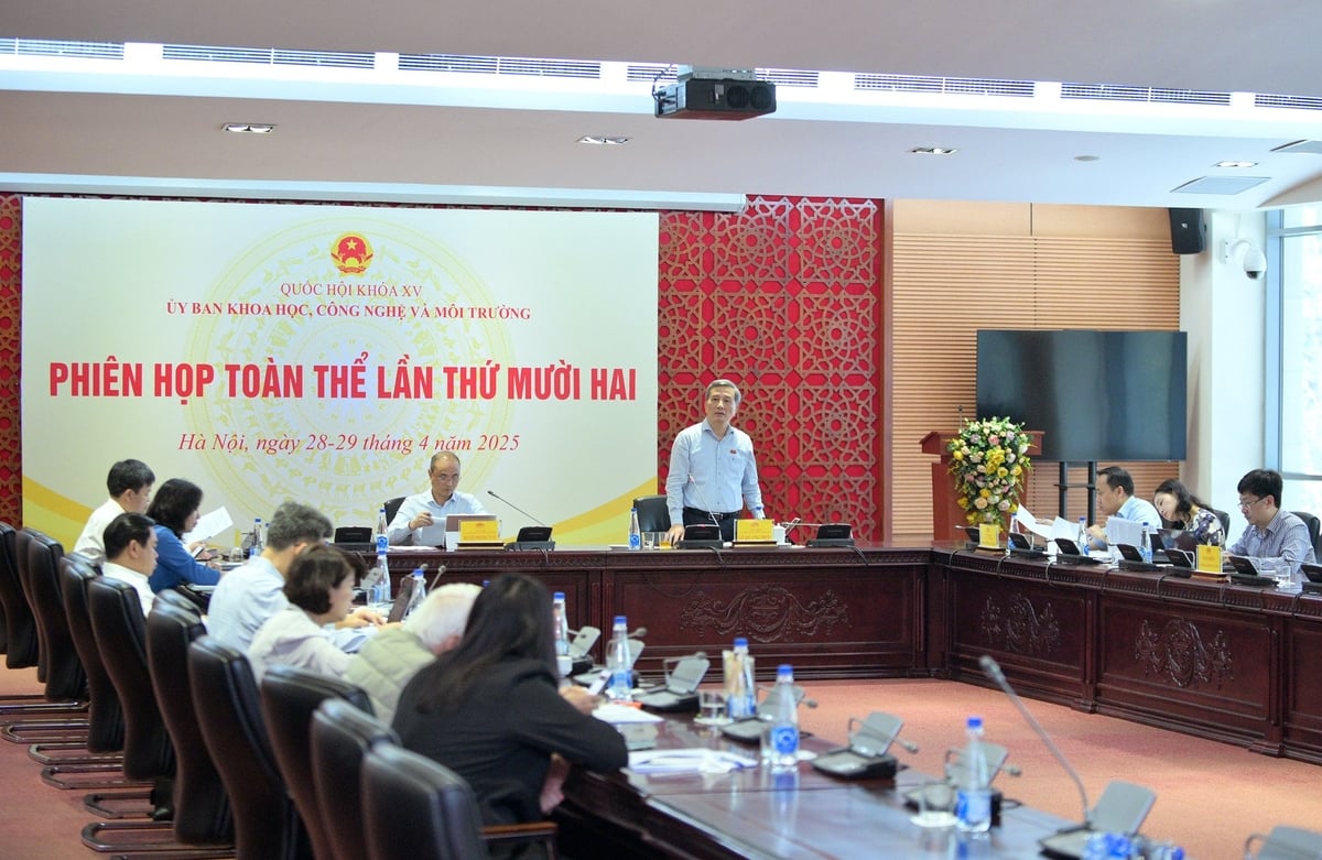 Chủ nhiệm Ủy ban Khoa học, Công nghệ và Môi trường Lê Quang Huy chủ trì phiên họp. Ảnh: Trung Nguyên Chủ nhiệm Ủy ban Khoa học, Công nghệ và Môi trường Lê Quang Huy chủ trì phiên họp. Ảnh: Trung Nguyên