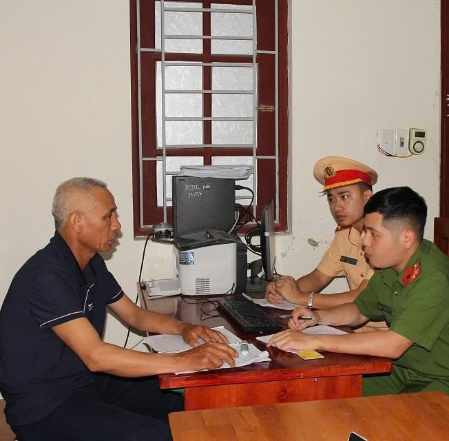 Tài xế xe 3 bánh tự chế gây tại nạn tại cơ quan công an. Ảnh: Công an Hà Nam. Tài xế xe 3 bánh tự chế gây tại nạn tại cơ quan công an. Ảnh: Công an Hà Nam.