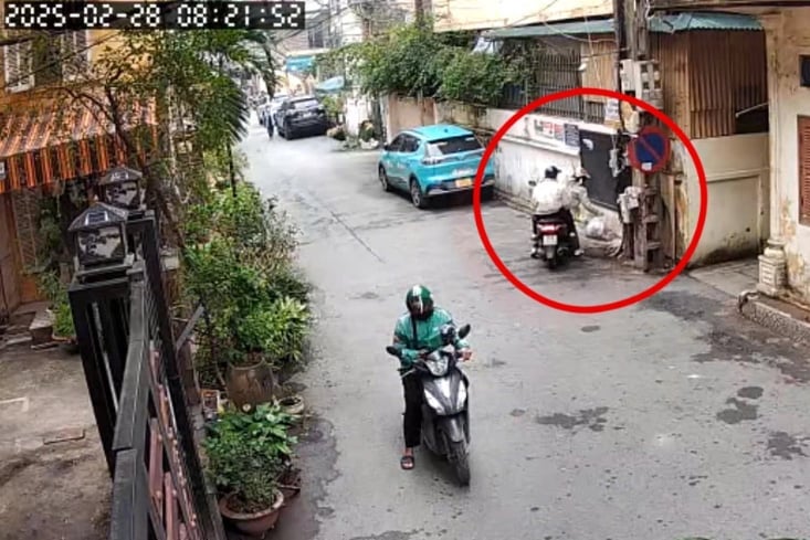 Camera ghi cảnh người nhân vứt rác không đúng nơi quy đình. Ảnh: UBND quận Ba Đình.