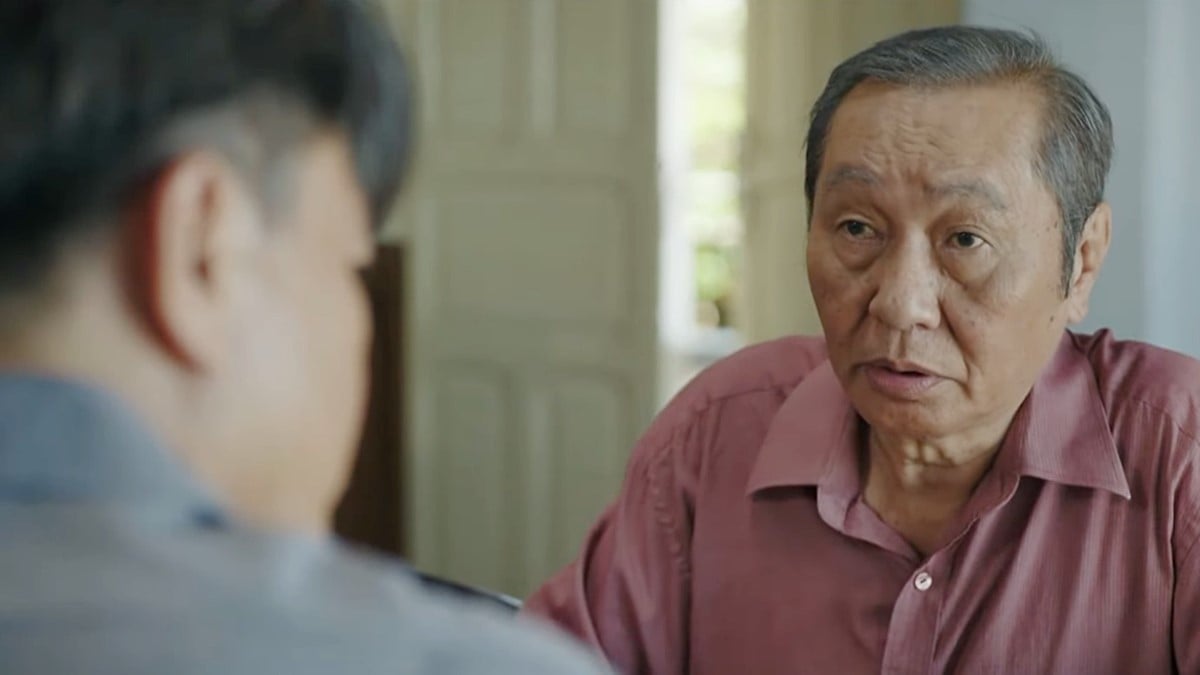 Ba Sịa xin lời khuyên từ cha. Ảnh CMH. Ba Sịa xin lời khuyên từ cha. Ảnh CMH.
