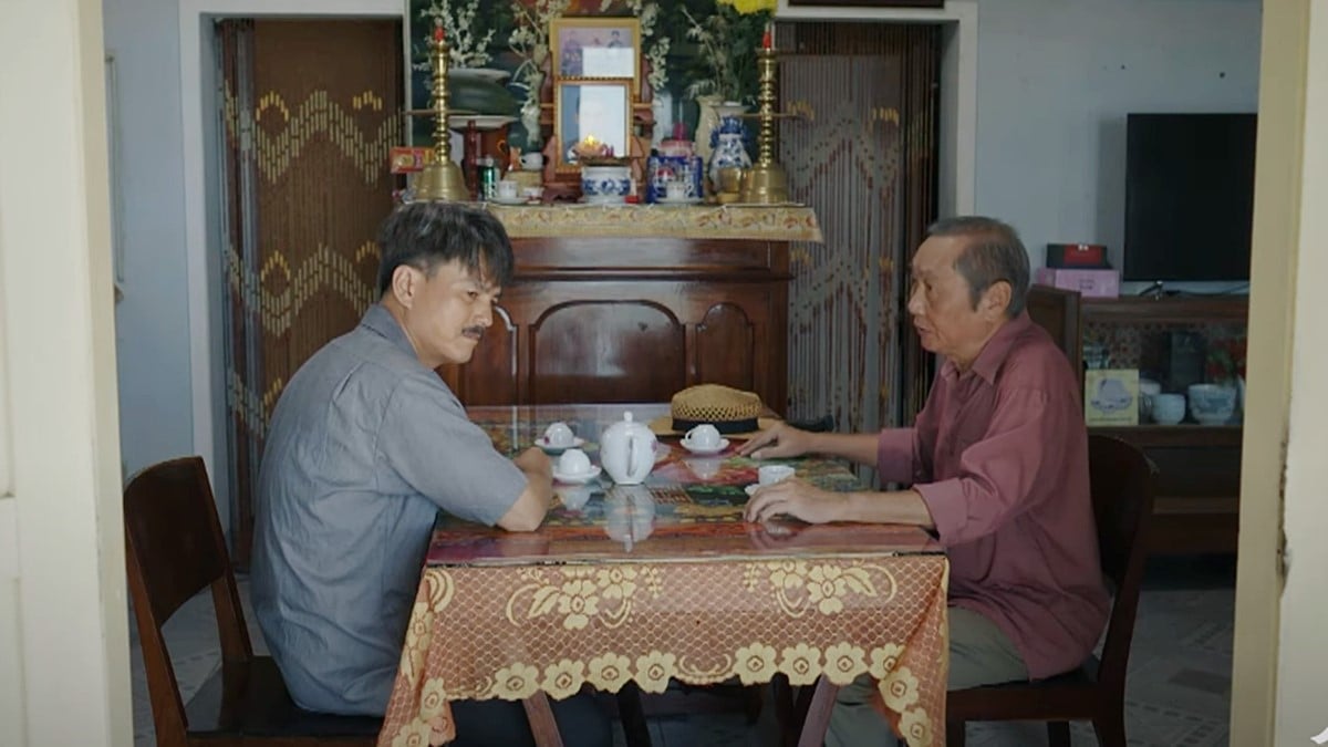 Ông Hai Chánh khuyên Ba Sịa chấp nhận sự thật. Ảnh CMH. Ông Hai Chánh khuyên Ba Sịa chấp nhận sự thật. Ảnh CMH.