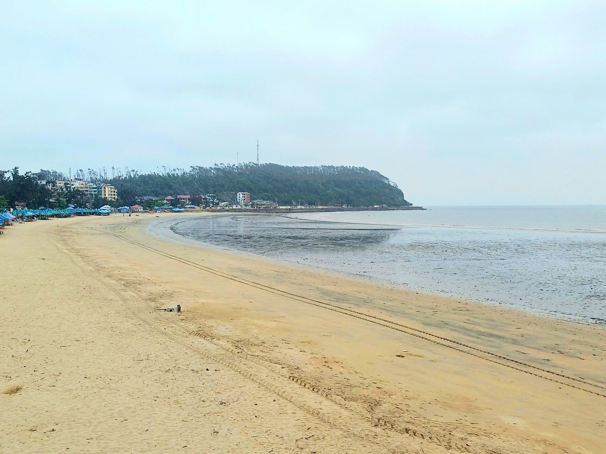 Bãi biển được dọn dẹp sạch sẽ để đón du khách. Ảnh: Hoàng Phong. Bãi biển được dọn dẹp sạch sẽ để đón du khách. Ảnh: Hoàng Phong.
