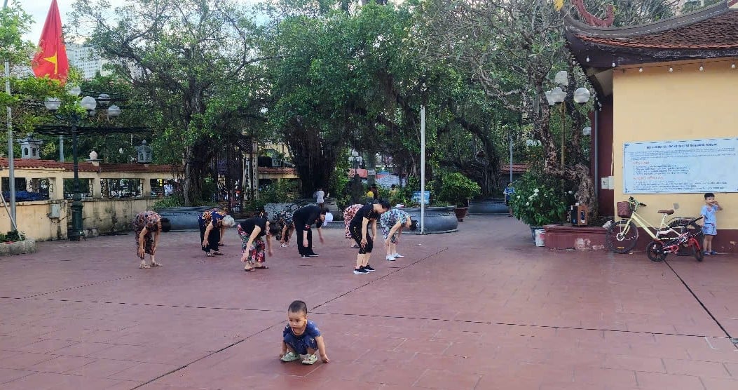 Chất lượng không khí tốt, người dân có thể tham gia các hoạt động ngoài trời trong những ngày nghỉ lễ. Ảnh: Hoàng Hiền. Chất lượng không khí tốt, người dân có thể tham gia các hoạt động ngoài trời trong những ngày nghỉ lễ. Ảnh: Hoàng Hiền.