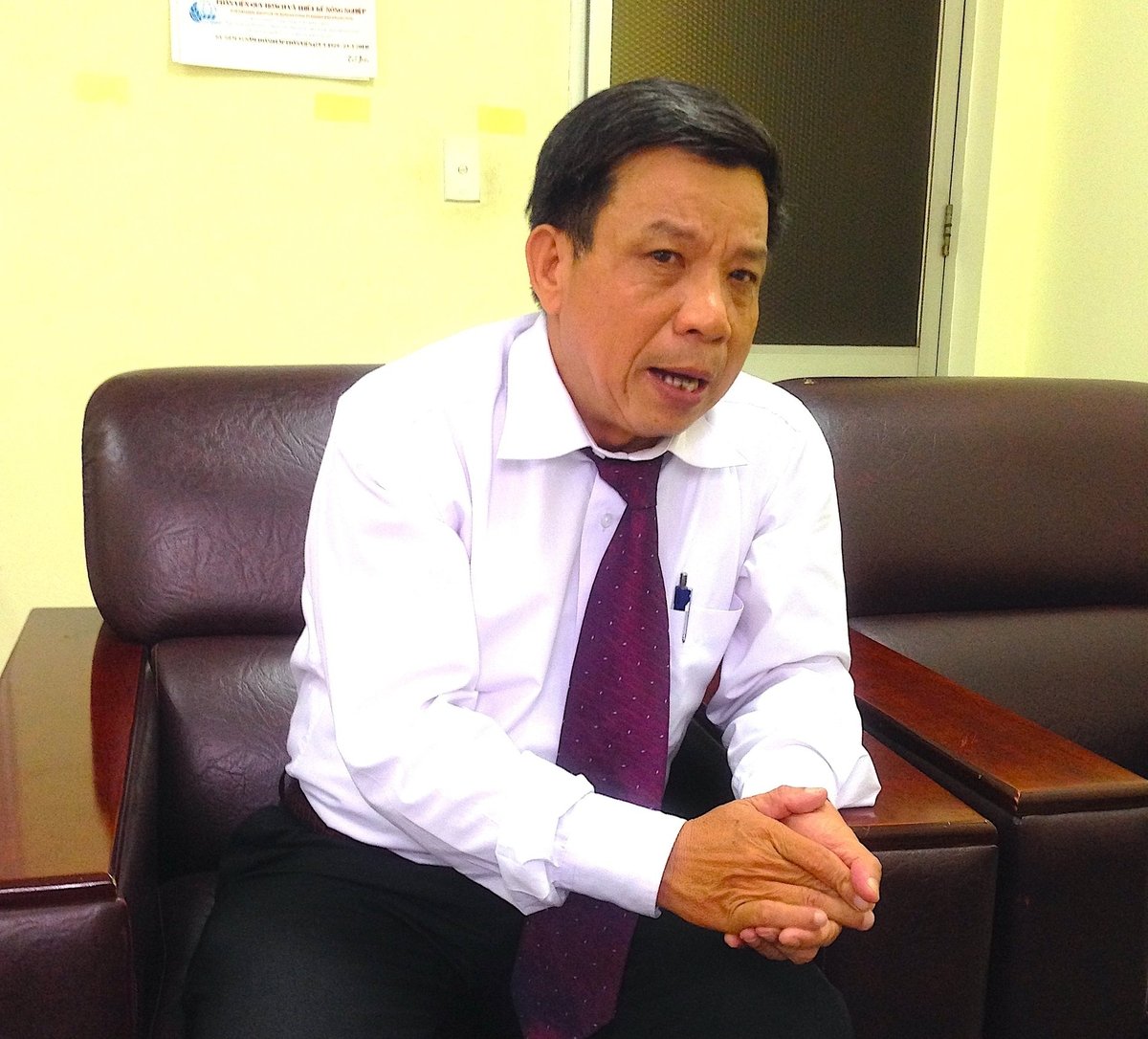 Ông Nguyễn Đình Cương, nguyên Chi cục trưởng Chi cục Kiểm lâm TP.HCM, đang kể lại những tháng năm đi trồng rừng Cần Giờ. Ảnh: Phúc Lập. Ông Nguyễn Đình Cương, nguyên Chi cục trưởng Chi cục Kiểm lâm TP.HCM, đang kể lại những tháng năm đi trồng rừng Cần Giờ. Ảnh: Phúc Lập.