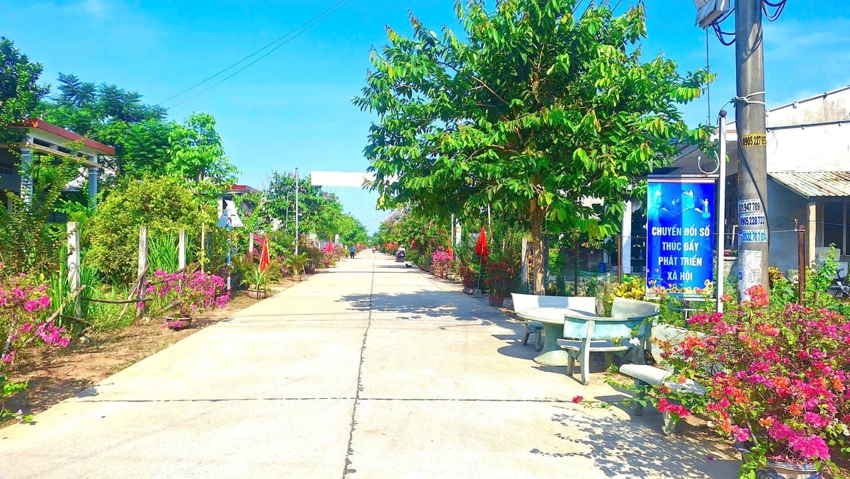 Hệ thống đường sá, giao thông cùng cảnh quan nông thôn được đầu tư bài bản. Ảnh: L.K. Hệ thống đường sá, giao thông cùng cảnh quan nông thôn được đầu tư bài bản. Ảnh: L.K.