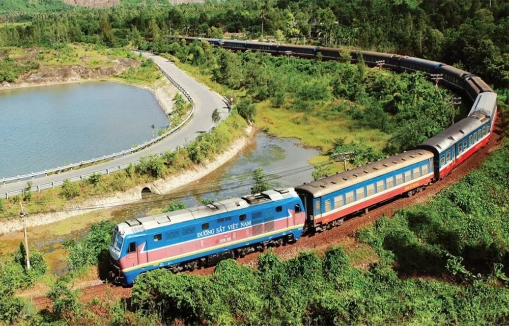 Đường sắt Lào Cai - Hà Nội - Hải Phòng có tổng vốn 203.231 tỷ đồng, tương đương 8,37 tỷ USD. Ảnh minh họa: VietnamFinance. Đường sắt Lào Cai - Hà Nội - Hải Phòng có tổng vốn 203.231 tỷ đồng, tương đương 8,37 tỷ USD. Ảnh minh họa: VietnamFinance.
