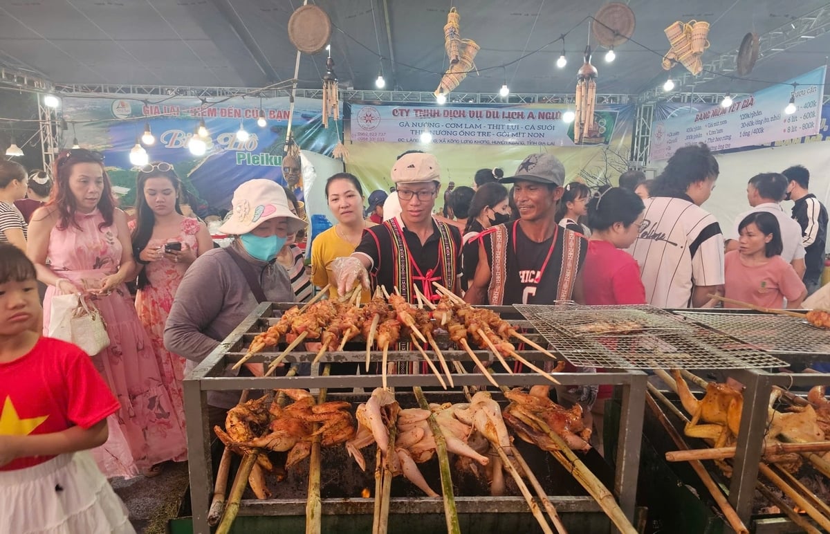 Gian hàng ẩm thực của tỉnh Gia Lai. Ảnh: V.Đ.T. Gian hàng ẩm thực của tỉnh Gia Lai. Ảnh: V.Đ.T.