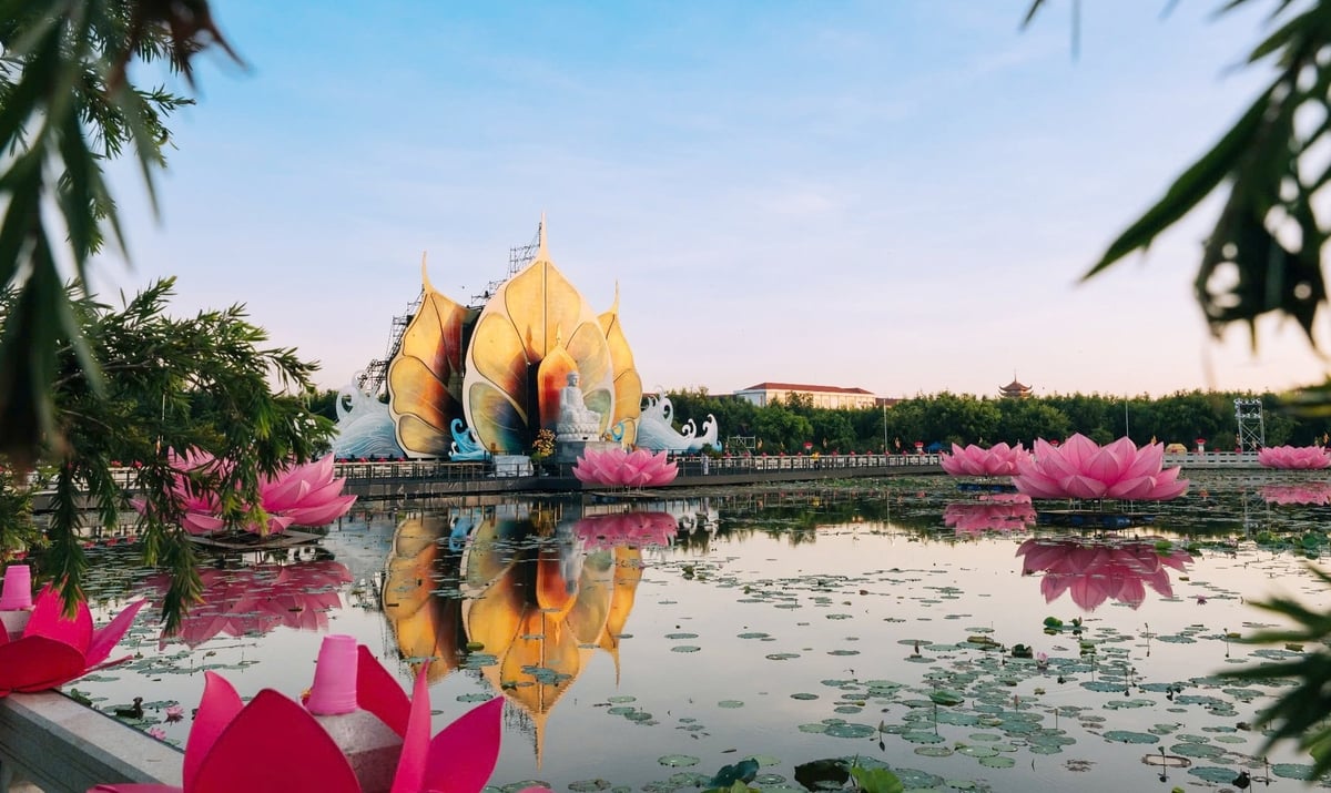 Phật tử và người dân có thể tới chùa Thanh Tâm (huyện Bình Chánh) để đảnh lễ và chiêm bái Xá lợi Đức Phật. Ảnh: Lê Bình. Phật tử và người dân có thể tới chùa Thanh Tâm (huyện Bình Chánh) để đảnh lễ và chiêm bái Xá lợi Đức Phật. Ảnh: Lê Bình.