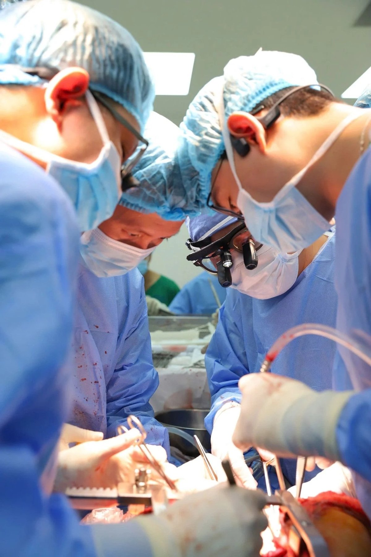 Với đội ngũ y bác sĩ, lễ không phải là thời gian được nghỉ ngơi mà là lúc phải giữ vững tay nghề, vững tinh thần, vì bệnh nhân phục vụ. Ảnh: Tư liệu Bệnh viện cung cấp. Với đội ngũ y bác sĩ, lễ không phải là thời gian được nghỉ ngơi mà là lúc phải giữ vững tay nghề, vững tinh thần, vì bệnh nhân phục vụ. Ảnh: Tư liệu Bệnh viện cung cấp.