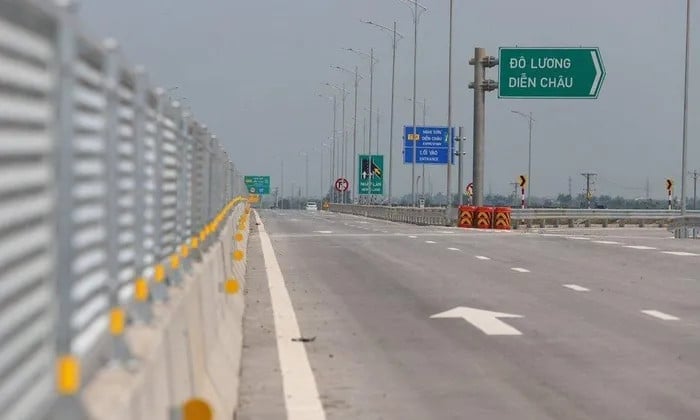 Lối ra tại đoạn cao tốc Nghi Sơn - Diễn Châu. Ảnh: VGP. Lối ra tại đoạn cao tốc Nghi Sơn - Diễn Châu. Ảnh: VGP.