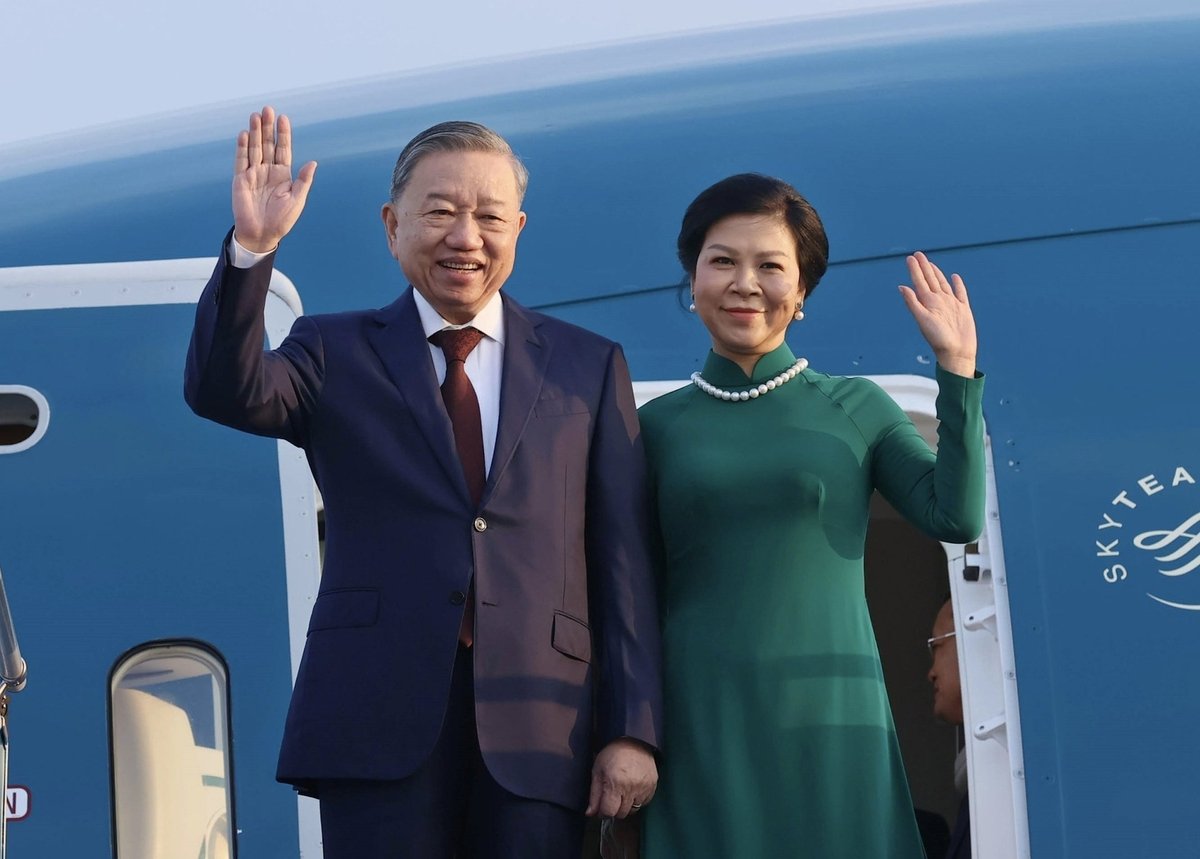 Tổng Bí thư Tô Lâm và phu nhân. Ảnh: Báo NLĐ. Tổng Bí thư Tô Lâm và phu nhân. Ảnh: Báo NLĐ.