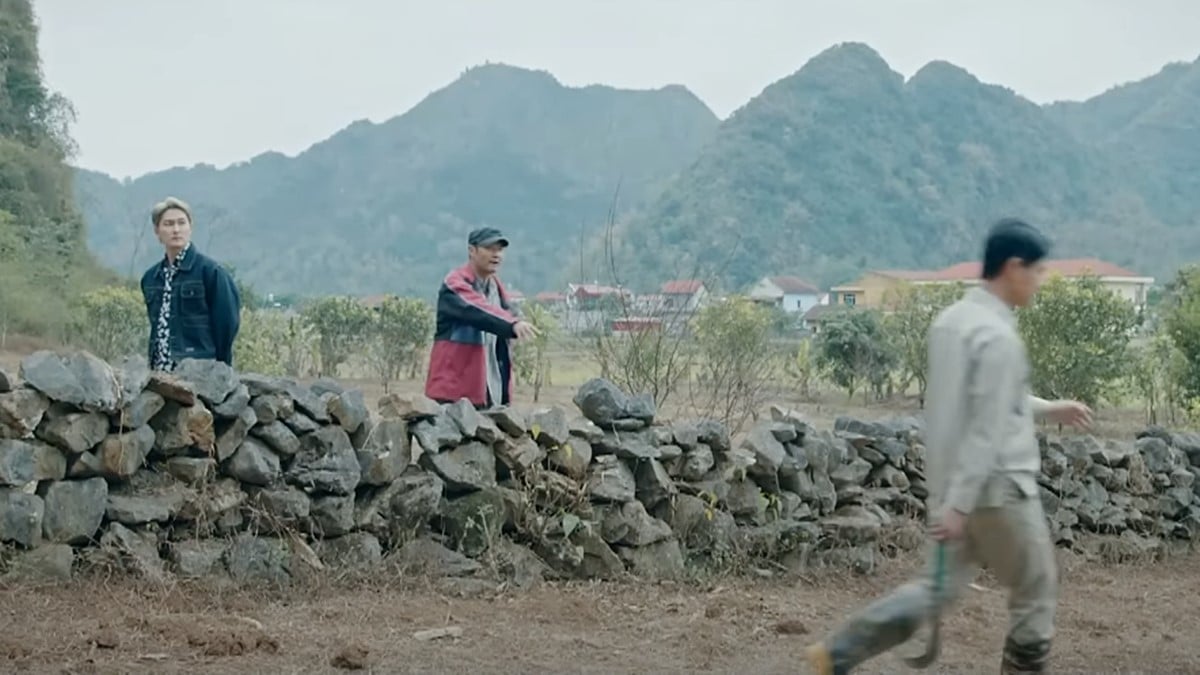 Hậu bất ngờ xuất hiện, nhưng bỏ đi ngay sau đó. Ảnh CMH Hậu bất ngờ xuất hiện, nhưng bỏ đi ngay sau đó. Ảnh CMH