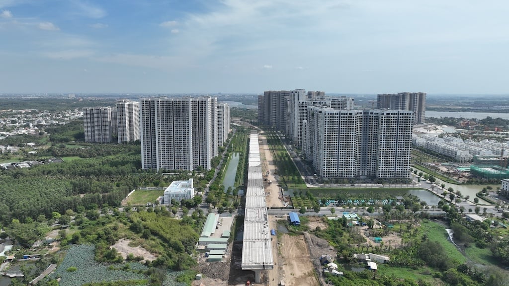 Đường Vành đai 3 chạy xuyên tâm đại đô thị Vinhomes Grand Park sẽ thông xe đoạn trên cao cuối năm 2025. Đường Vành đai 3 chạy xuyên tâm đại đô thị Vinhomes Grand Park sẽ thông xe đoạn trên cao cuối năm 2025.