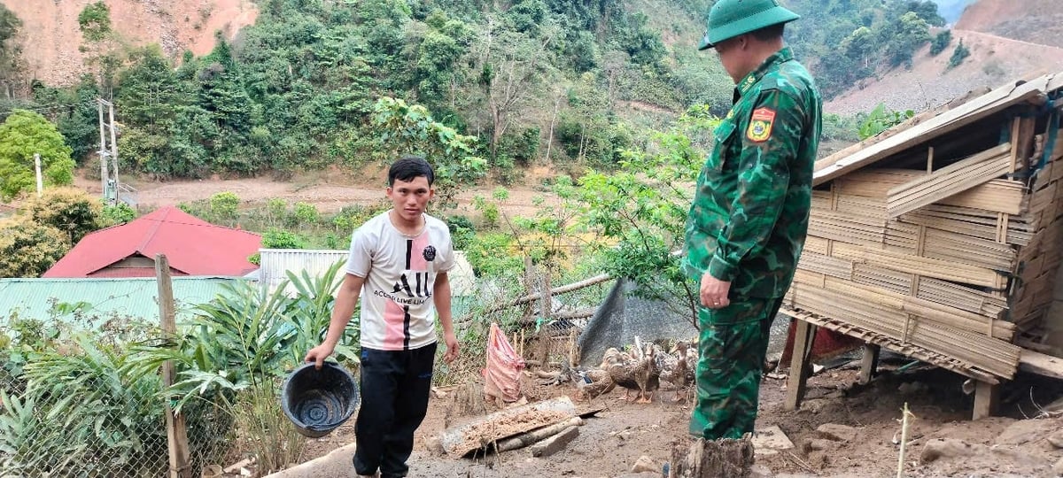 Được hỗ trợ vịt giống, Giàng A Chùa chăm sóc và sẽ nhân giống lên. Ảnh: Thanh Tâm. Được hỗ trợ vịt giống, Giàng A Chùa chăm sóc và sẽ nhân giống lên. Ảnh: Thanh Tâm.