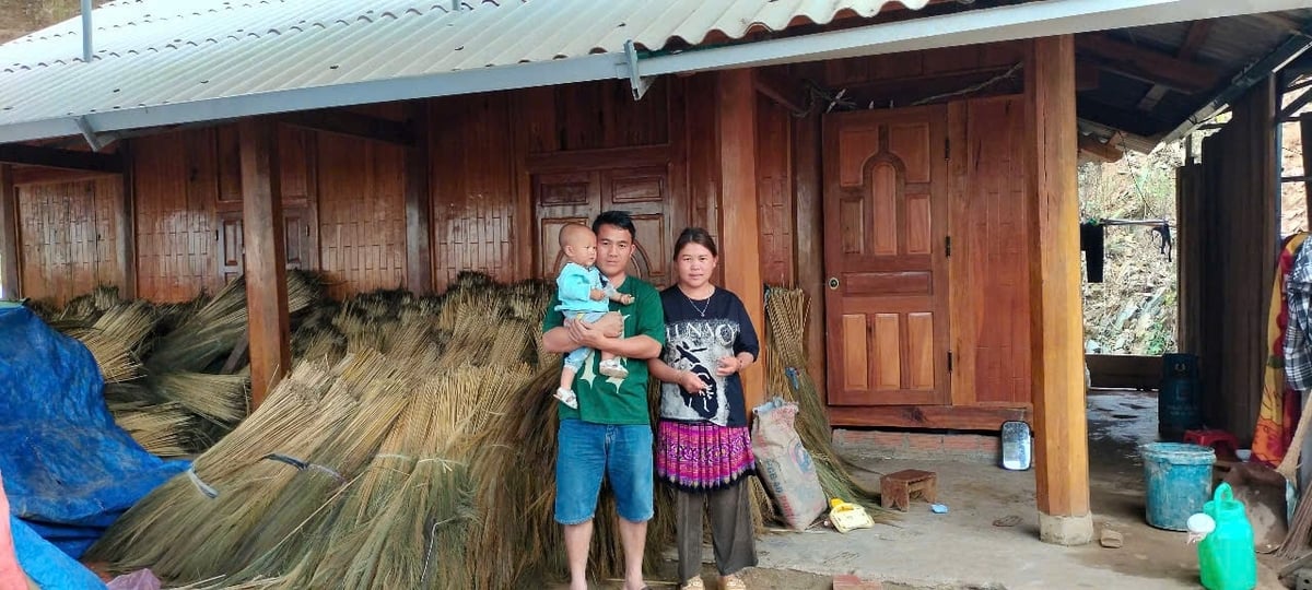 Vượt định kiến, anh Giàng A Lờ vượt núi đi làm kinh tế, nay vợ chồng anh có nhà to đẹp để ở. Ảnh: Thanh Tâm. Vượt định kiến, anh Giàng A Lờ vượt núi đi làm kinh tế, nay vợ chồng anh có nhà to đẹp để ở. Ảnh: Thanh Tâm.