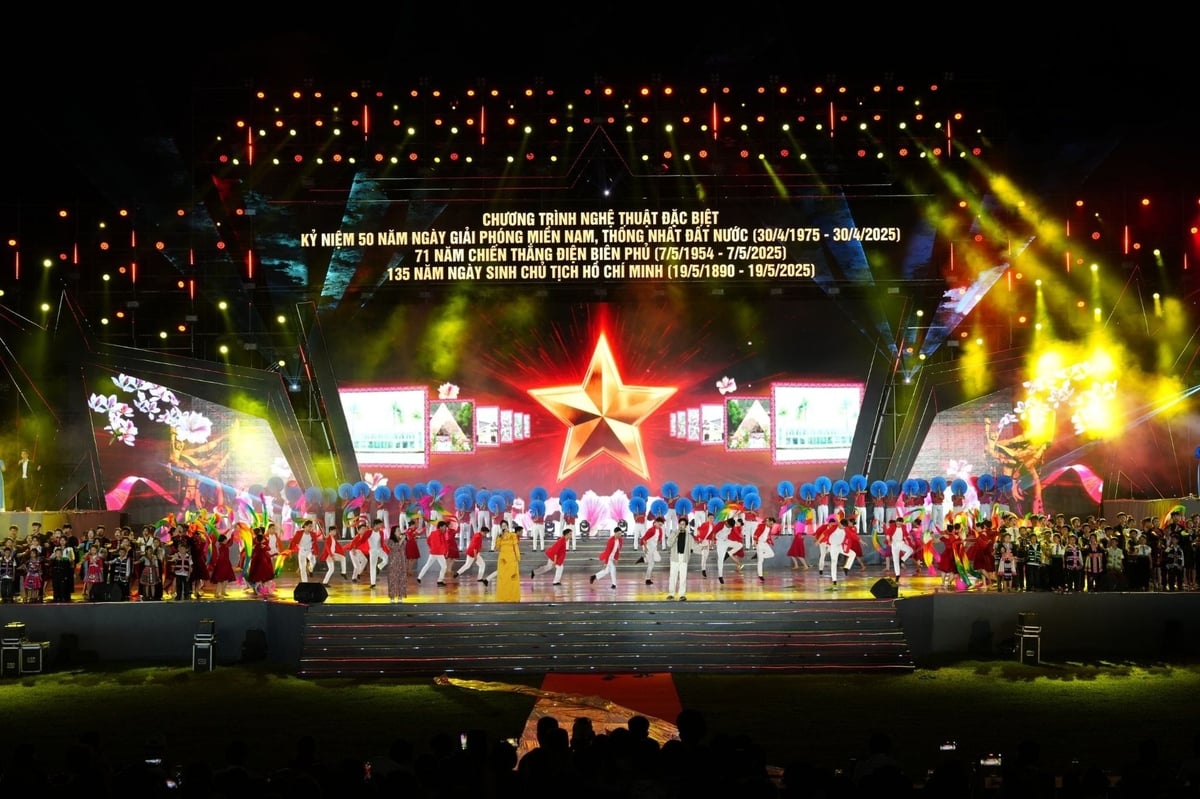 Chương trình nhằm khơi dậy niềm tin khát vọng, tình yêu quê hương, đất nước. Ảnh: Trần Hương. Chương trình nhằm khơi dậy niềm tin khát vọng, tình yêu quê hương, đất nước. Ảnh: Trần Hương.