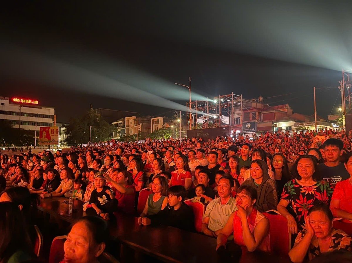 Chương trình thu hút sự quan tâm của đông đảo người dân Điện Biên. Ảnh: Trần Hương. Chương trình thu hút sự quan tâm của đông đảo người dân Điện Biên. Ảnh: Trần Hương.