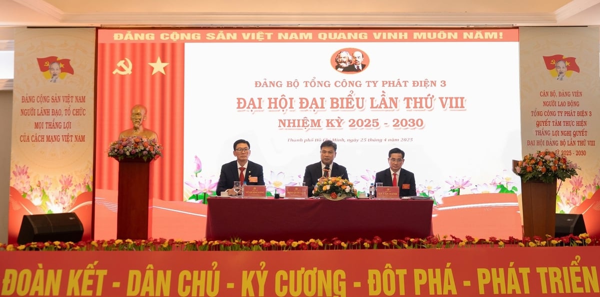 Đoàn Chủ tịch điều hành Đại hội. Ảnh: EVNGENCO3. Đoàn Chủ tịch điều hành Đại hội. Ảnh: EVNGENCO3.