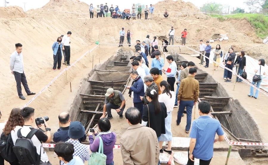 Hai con thuyền cổ phát hiện ở tỉnh Bắc Ninh có thể có từ thời Lý – Trần. Hai con thuyền cổ phát hiện ở tỉnh Bắc Ninh có thể có từ thời Lý – Trần.