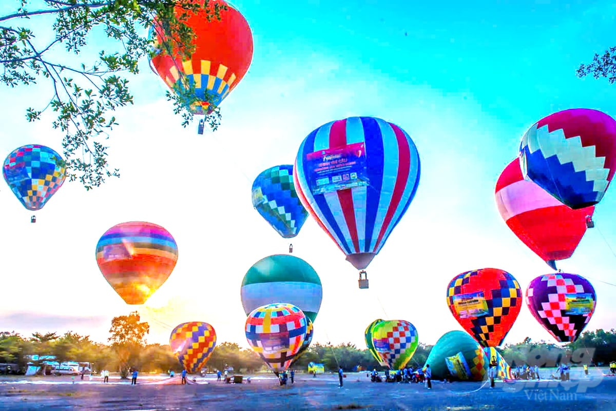Sự kiện Festival Khinh khí cầu không chỉ góp phần quảng bá hình ảnh Đồng Nai đến với bạn bè trong nước và quốc tế, mà còn kích thích hoạt động kinh doanh dịch vụ, lưu trú, ẩm thực và giải trí địa phương phát triển. Sự kiện Festival Khinh khí cầu không chỉ góp phần quảng bá hình ảnh Đồng Nai đến với bạn bè trong nước và quốc tế, mà còn kích thích hoạt động kinh doanh dịch vụ, lưu trú, ẩm thực và giải trí địa phương phát triển.