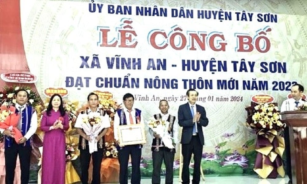 UBND huyện Tây Sơn (Bình Định) tổ chức lễ công bố xã Vĩnh An đạt chuẩn nông thôn mới. Ảnh: V.Đ.T. UBND huyện Tây Sơn (Bình Định) tổ chức lễ công bố xã Vĩnh An đạt chuẩn nông thôn mới. Ảnh: V.Đ.T.