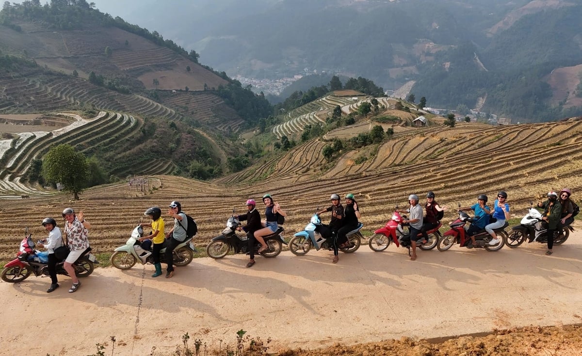 Mù Cang Chải luôn là địa phương thu hút khách du lịch nước ngoài bởi Danh thắng quốc gia Ruộng bậc thang. Ảnh: Thanh Tiến. Mù Cang Chải luôn là địa phương thu hút khách du lịch nước ngoài bởi Danh thắng quốc gia Ruộng bậc thang. Ảnh: Thanh Tiến.
