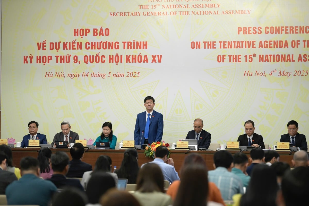 Tổng Thư ký Quốc hội Lê Quang Tùng chủ trì buổi họp báo thông tin về chương trình Kỳ họp thứ 9, Quốc hội khóa XV. Ảnh: Khương Trung. Tổng Thư ký Quốc hội Lê Quang Tùng chủ trì buổi họp báo thông tin về chương trình Kỳ họp thứ 9, Quốc hội khóa XV. Ảnh: Khương Trung.