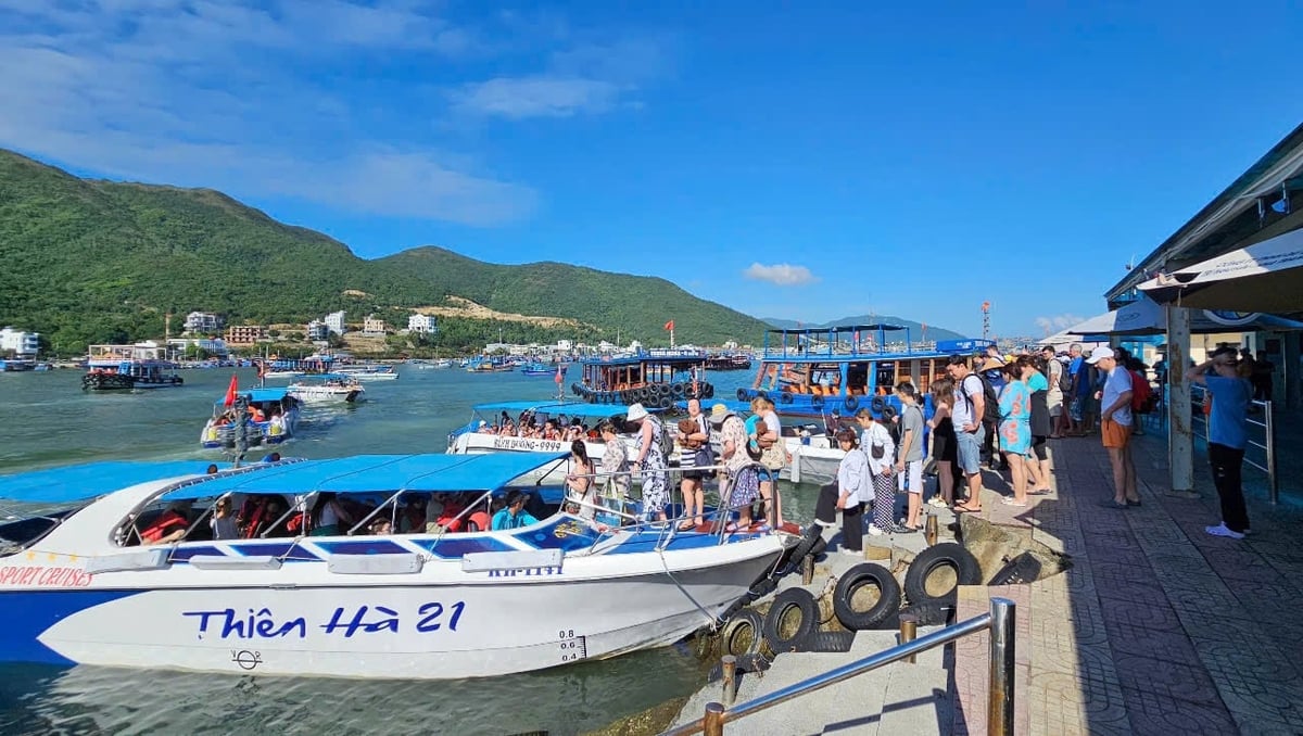 Lượng khách đến Nha Trang - Khánh Hòa tham quan, nghỉ dưỡng trong dịp lễ 30/4 và 1/5 tăng hơn cùng kỳ năm ngoái. Ảnh: KS. Lượng khách đến Nha Trang - Khánh Hòa tham quan, nghỉ dưỡng trong dịp lễ 30/4 và 1/5 tăng hơn cùng kỳ năm ngoái. Ảnh: KS.