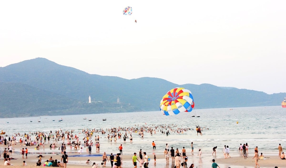 Các bãi biển luôn là lựa chọn của du khách khi đến Đà Nẵng tham quan, nghỉ dưỡng. Ảnh: Lan Anh. Các bãi biển luôn là lựa chọn của du khách khi đến Đà Nẵng tham quan, nghỉ dưỡng. Ảnh: Lan Anh.