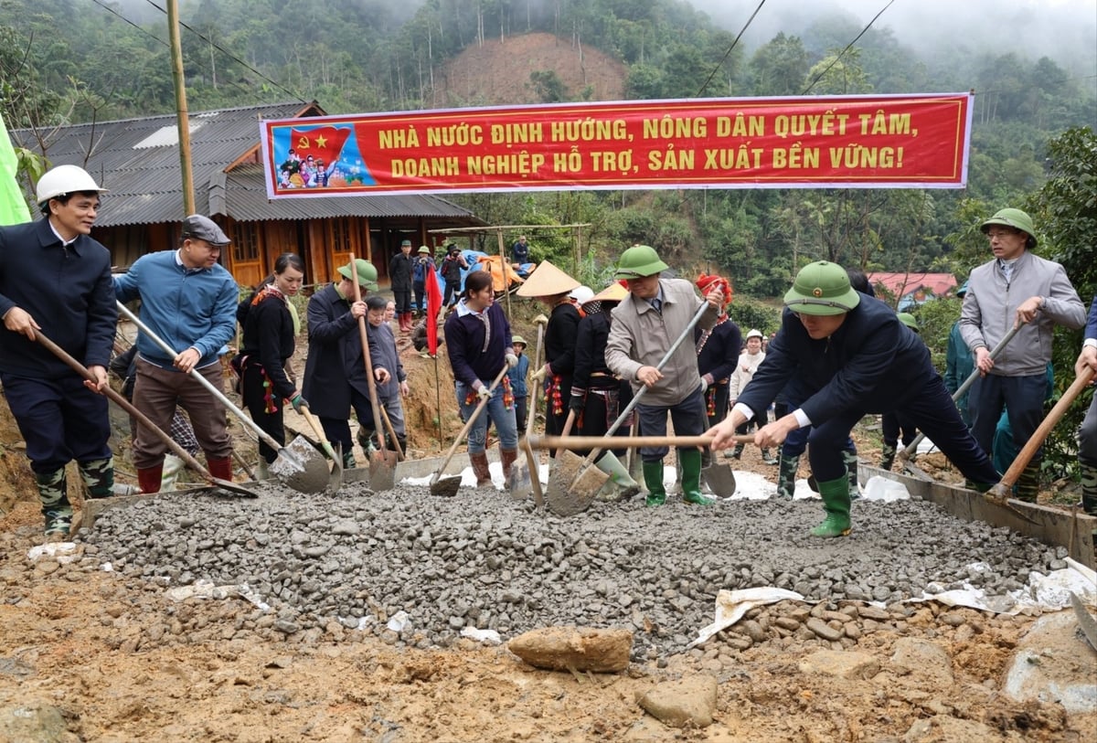 Xây dựng nông thôn mới được chính quyền, doanh nghiệp và nguời dân Lào Cai đồng lòng hưởng ứng. Ảnh: Báo Lào Cai. Xây dựng nông thôn mới được chính quyền, doanh nghiệp và nguời dân Lào Cai đồng lòng hưởng ứng. Ảnh: Báo Lào Cai.