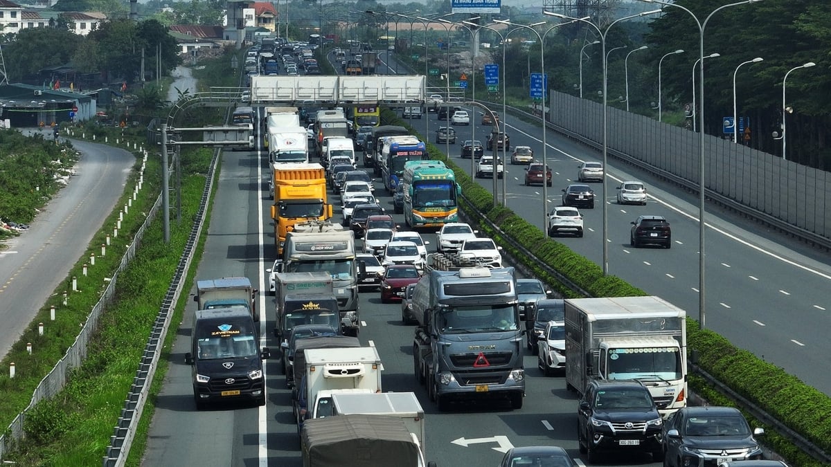 Tuyến đường cửa ngõ Pháp Vân - Cầu Giẽ mật độ giao thông tăng cao trong dịp nghỉ lễ 30/4, 1/5. Ảnh: Đình Hiếu. Tuyến đường cửa ngõ Pháp Vân - Cầu Giẽ mật độ giao thông tăng cao trong dịp nghỉ lễ 30/4, 1/5. Ảnh: Đình Hiếu.