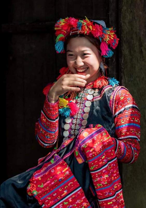 Nét đẹp của các cô gái vùng cao và sản phẩm dệt may sẽ có mặt trong triển lãm ảnh đẹp du lịch chủ đề 'Sắc màu Tây Bắc'. Ảnh: Trần Hương. Nét đẹp của các cô gái vùng cao và sản phẩm dệt may sẽ có mặt trong triển lãm ảnh đẹp du lịch chủ đề 'Sắc màu Tây Bắc'. Ảnh: Trần Hương.