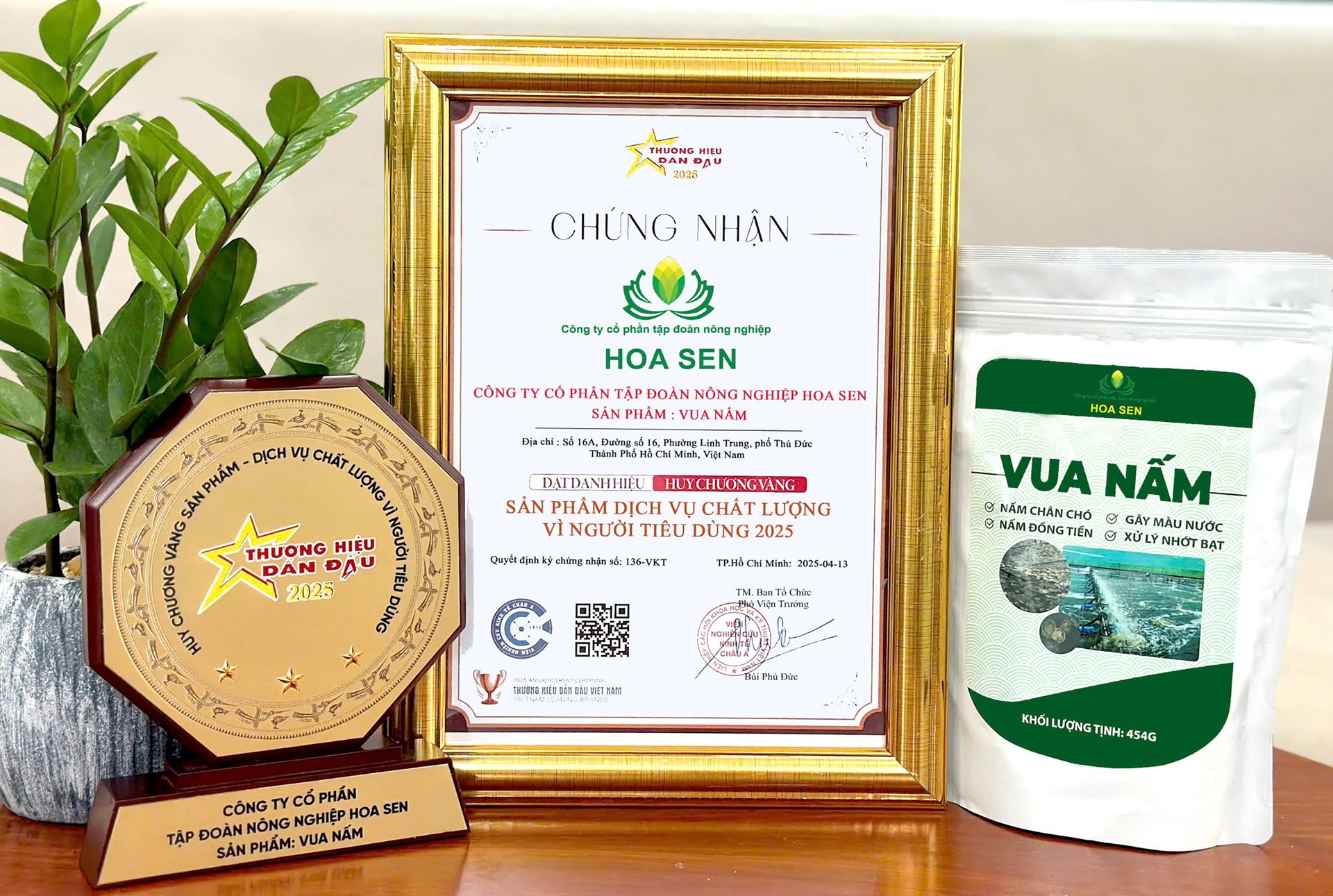 Danh hiệu 'Huy chương vàng Sản phẩm - Dịch vụ chất lượng vì người tiêu dùng' dành cho sản phẩm Vua Nấm. Danh hiệu 'Huy chương vàng Sản phẩm - Dịch vụ chất lượng vì người tiêu dùng' dành cho sản phẩm Vua Nấm.