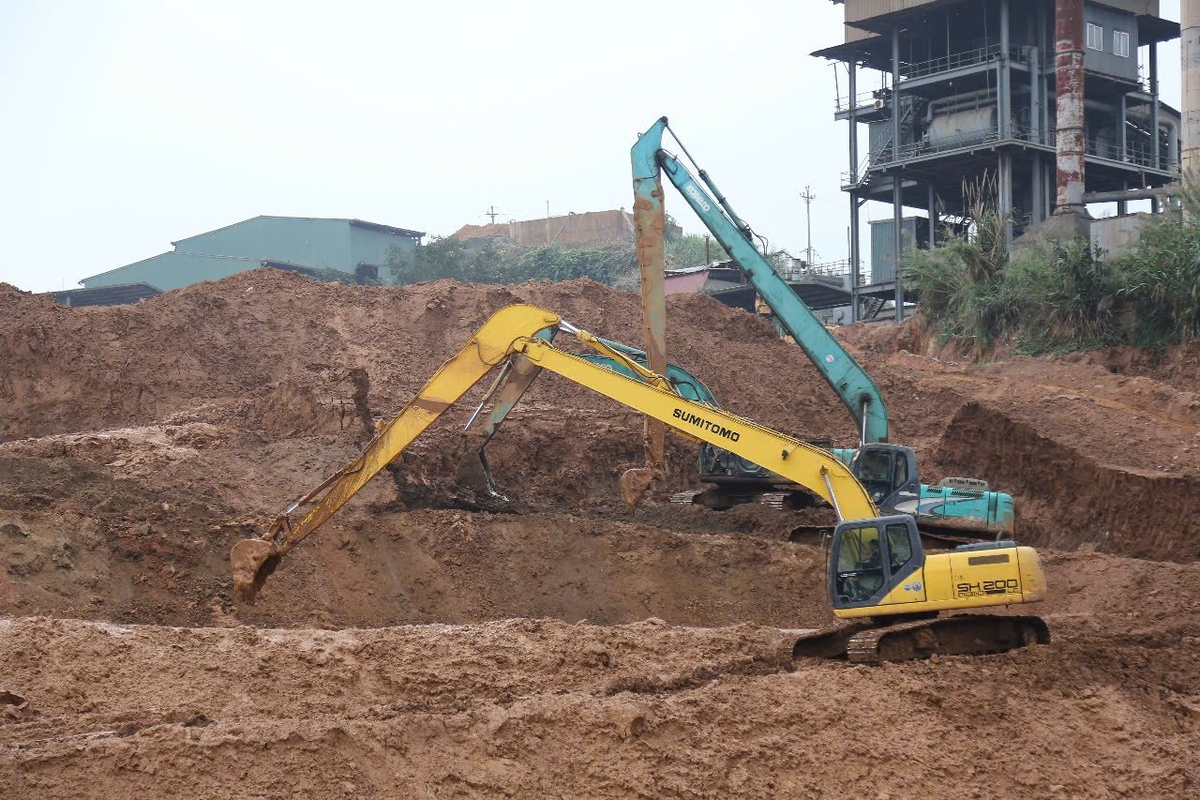 Các phương tiện luôn được đặt trong tình trạng sẵn sàng ứng trực khi có tình huống. Ảnh: Thanh Tiến. Các phương tiện luôn được đặt trong tình trạng sẵn sàng ứng trực khi có tình huống. Ảnh: Thanh Tiến.