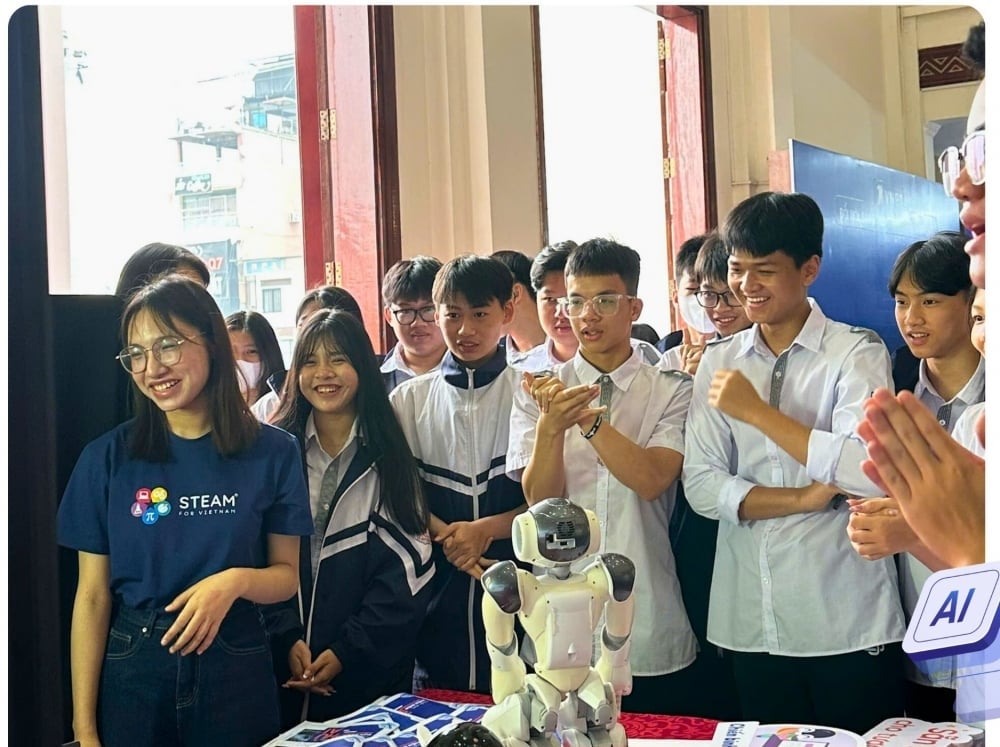 Ngày hội AI tại tỉnh Điện Biên thu hút đông đảo thanh niên, đoàn viên, học sinh tham dự. Ngày hội AI tại tỉnh Điện Biên thu hút đông đảo thanh niên, đoàn viên, học sinh tham dự.
