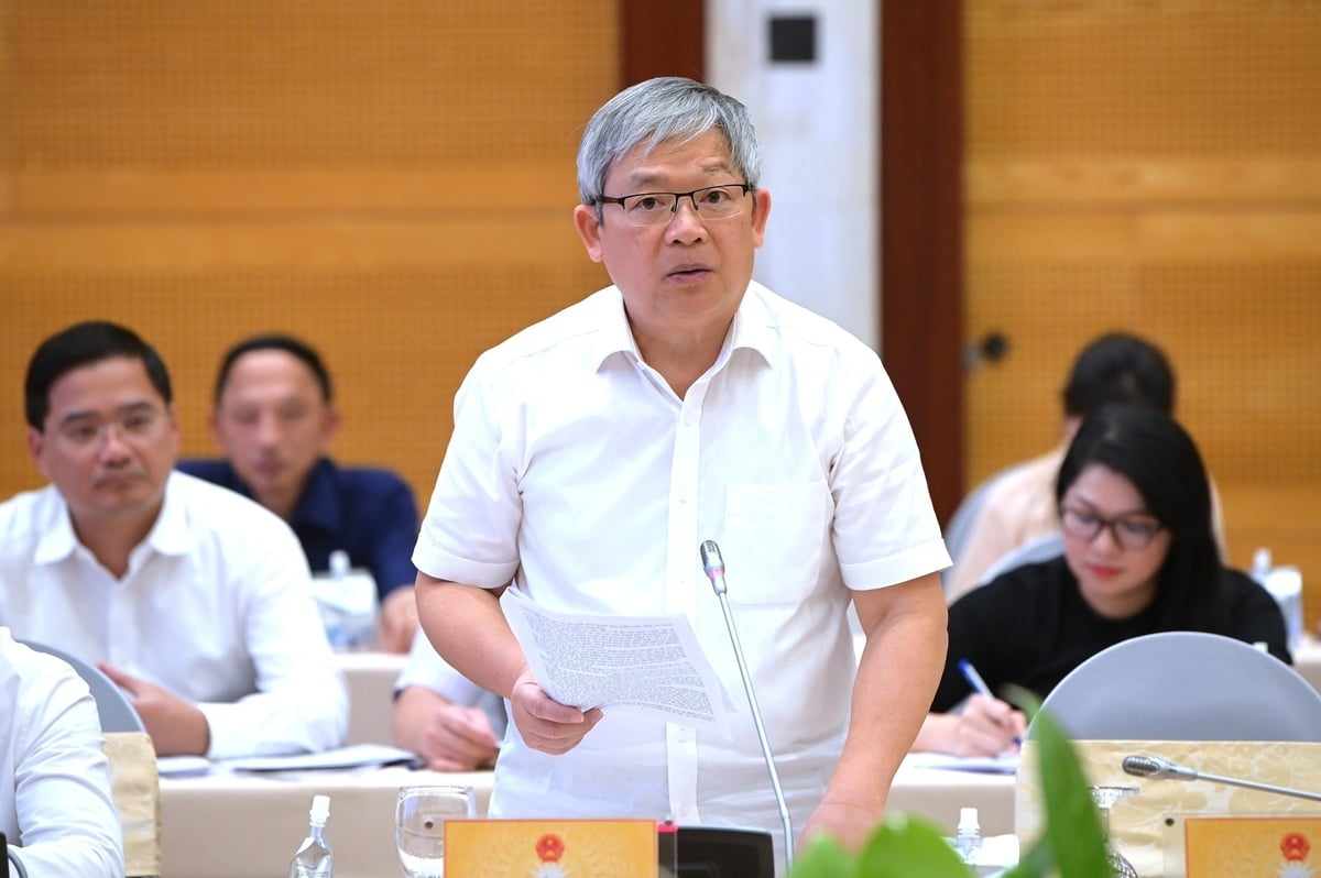 Thiếu tướng Hoàng Anh Tuyên trả lời báo chí chiều 6/5. Ảnh: Tùng Đinh. Thiếu tướng Hoàng Anh Tuyên trả lời báo chí chiều 6/5. Ảnh: Tùng Đinh.