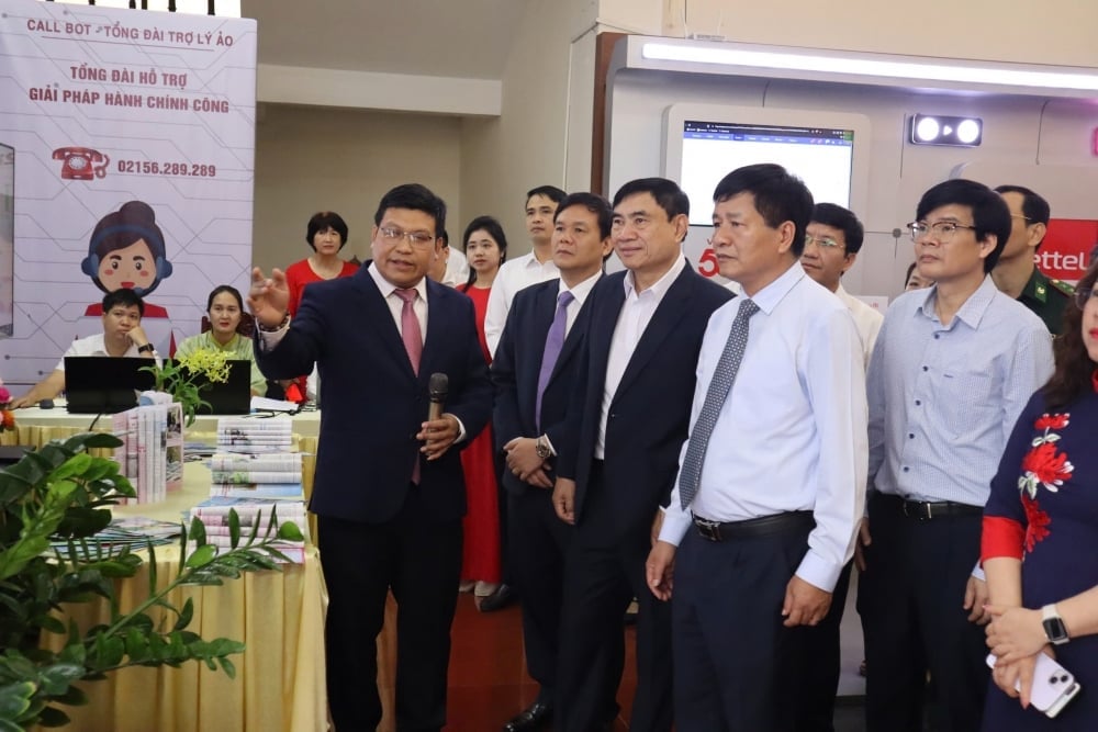 Sự kiện nhằm lan tỏa tinh thần ứng cụng khoa học công nghệ. Mỗi cán bộ, đảng viên cần nêu gương, đi đầu trong học tập và ứng dụng công nghệ. Mỗi cơ sở giáo dục và doanh nghiệp cần trở thành trung tâm lan tỏa tri thức số và mỗi người dân chủ động học hỏi, nâng cao kỹ năng công nghệ, cùng nhau xây dựng một cộng đồng số mạnh mẽ, văn minh và phát triển. Sự kiện nhằm lan tỏa tinh thần ứng cụng khoa học công nghệ. Mỗi cán bộ, đảng viên cần nêu gương, đi đầu trong học tập và ứng dụng công nghệ. Mỗi cơ sở giáo dục và doanh nghiệp cần trở thành trung tâm lan tỏa tri thức số và mỗi người dân chủ động học hỏi, nâng cao kỹ năng công nghệ, cùng nhau xây dựng một cộng đồng số mạnh mẽ, văn minh và phát triển.
