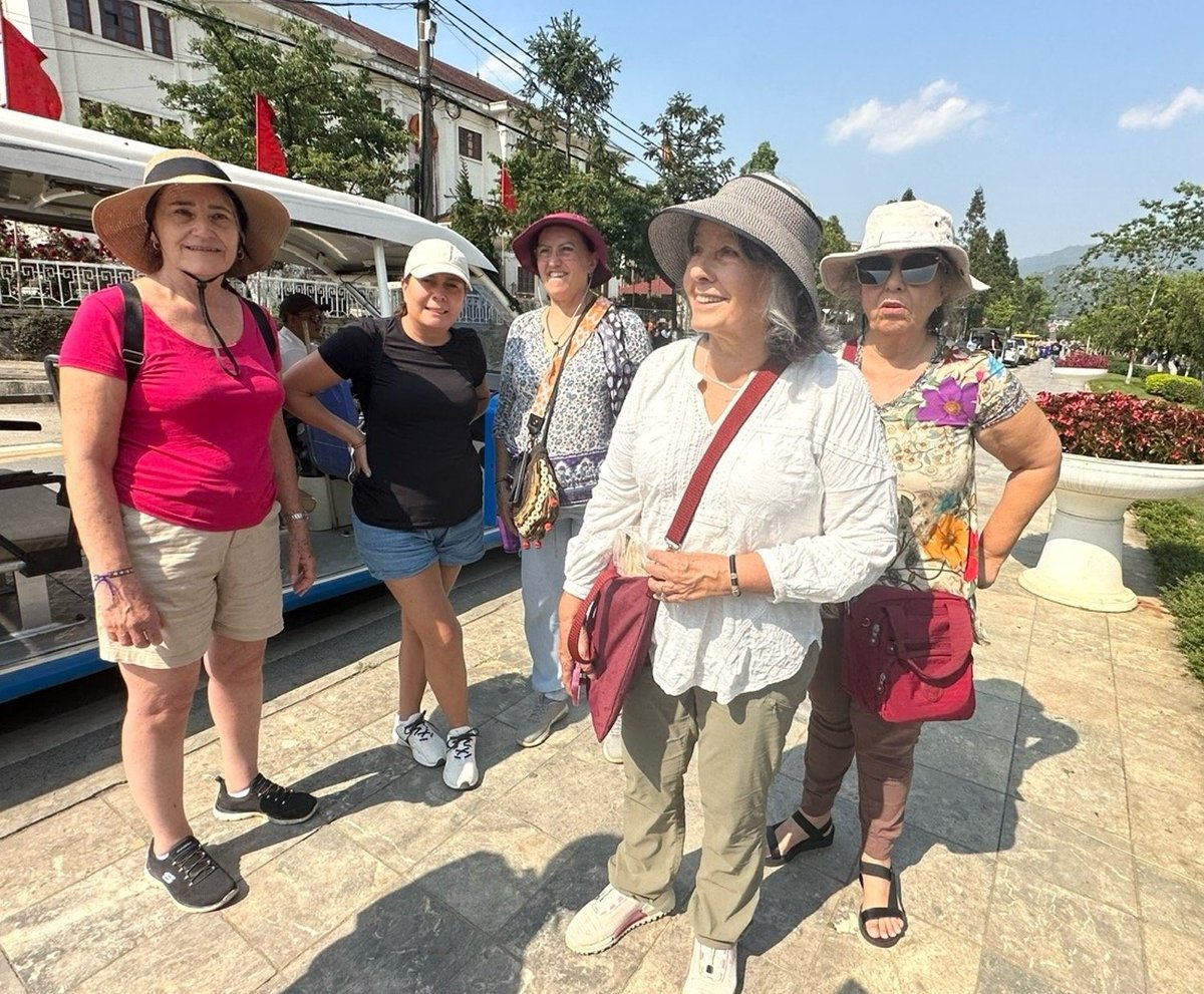 Những năm gần đây các điểm du lịch tại Lào Cai luôn được du khách trong nước và quốc tế yêu thích. Ảnh: Bích Hợp. Những năm gần đây các điểm du lịch tại Lào Cai luôn được du khách trong nước và quốc tế yêu thích. Ảnh: Bích Hợp.