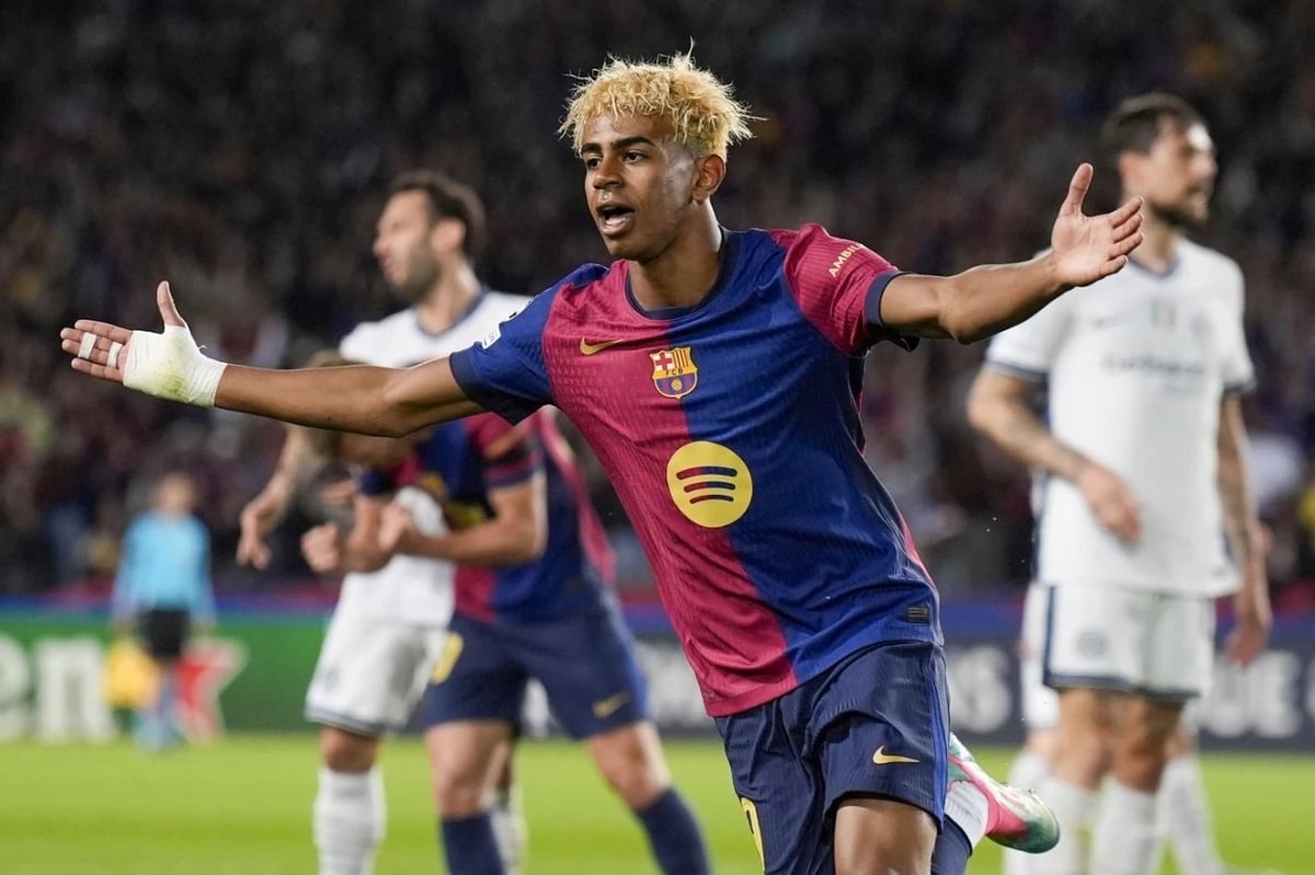 Lamine Yamal mừng bàn trong trận Barca hòa Inter 3-3 ở lượt đi bán kết Champions League trên sân Montjuic, Barcelona ngày 30/4. Ảnh: AP. Lamine Yamal mừng bàn trong trận Barca hòa Inter 3-3 ở lượt đi bán kết Champions League trên sân Montjuic, Barcelona ngày 30/4. Ảnh: AP.