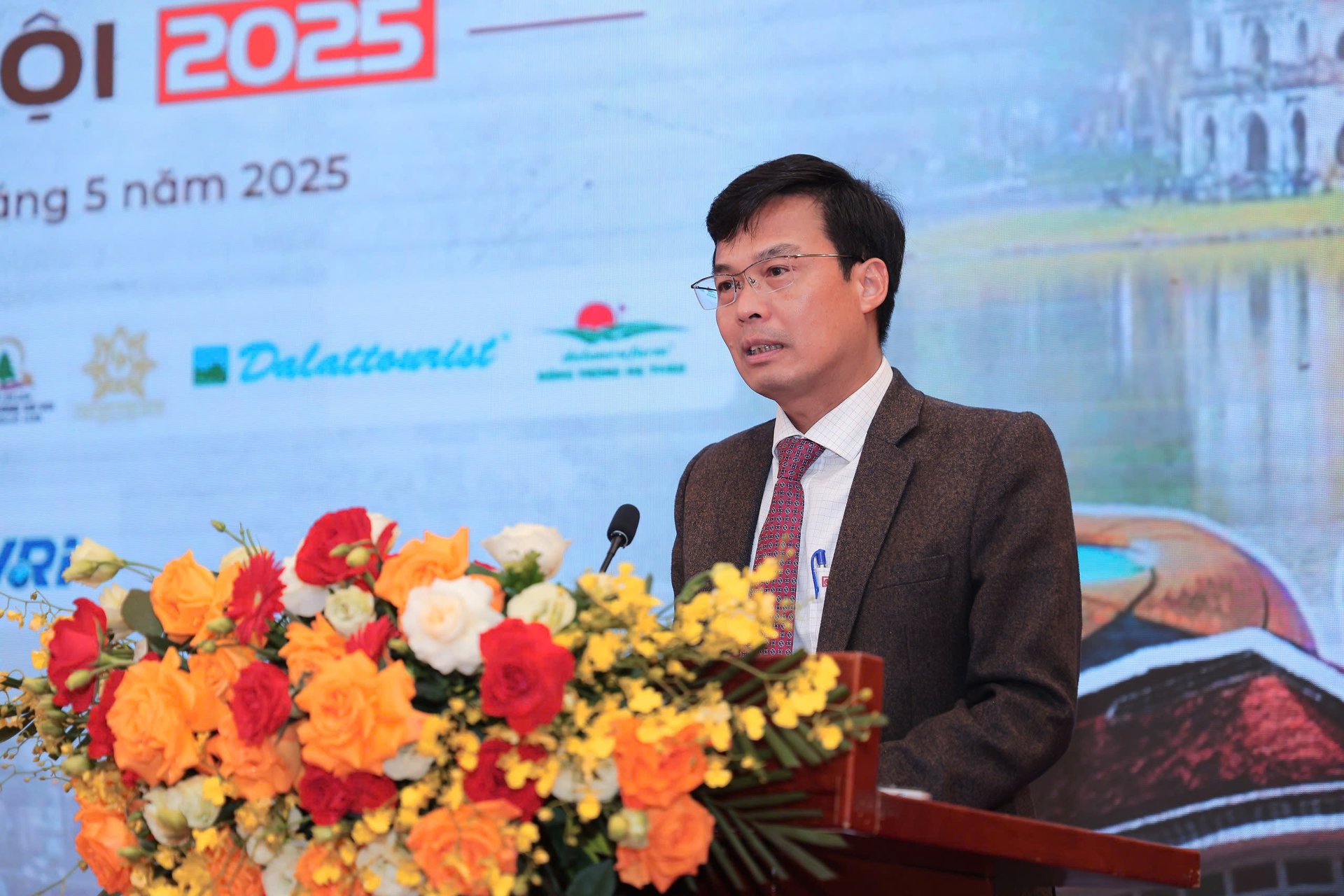 Phó Chủ tịch UBND tỉnh Lâm Đồng Đinh Văn Tuấn cam kết tạo điều kiện thuận lợi nhất để hỗ trợ các doanh nghiệp đầu tư và kinh doanh trên địa bàn tỉnh. Ảnh: Hoàng Toàn. Phó Chủ tịch UBND tỉnh Lâm Đồng Đinh Văn Tuấn cam kết tạo điều kiện thuận lợi nhất để hỗ trợ các doanh nghiệp đầu tư và kinh doanh trên địa bàn tỉnh. Ảnh: Hoàng Toàn.
