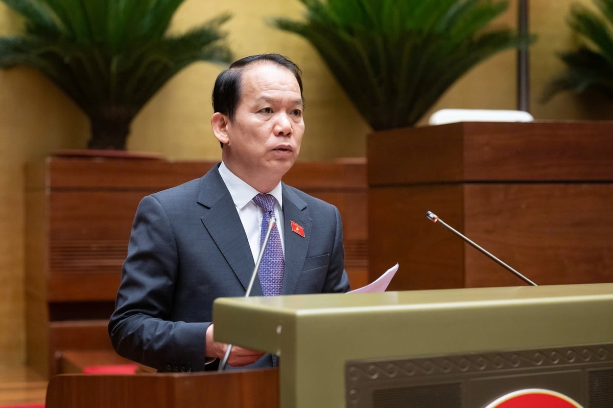 Chủ nhiệm Ủy ban Pháp luật và Tư pháp của Quốc hội Hoàng Thanh Tùng trình bày báo cáo thẩm tra. Ảnh: Phạm Thắng. Chủ nhiệm Ủy ban Pháp luật và Tư pháp của Quốc hội Hoàng Thanh Tùng trình bày báo cáo thẩm tra. Ảnh: Phạm Thắng.