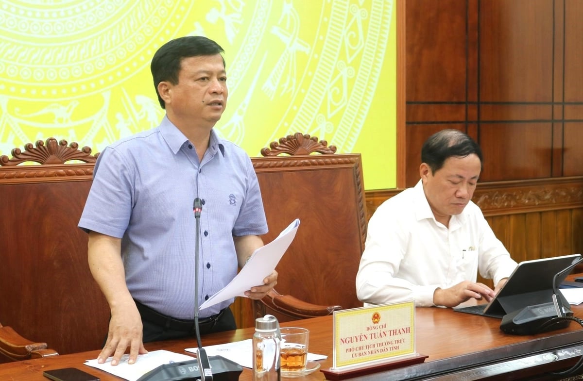 Ông Nguyễn Tuấn Thanh, Phó Chủ tịch Thường trực UBND tỉnh Bình Định, yêu cầu các lực lượng chức năng mở đợt cao điểm tuần tra, kiểm soát trên biển và tại các cảng cá. Ảnh: K.L. Ông Nguyễn Tuấn Thanh, Phó Chủ tịch Thường trực UBND tỉnh Bình Định, yêu cầu các lực lượng chức năng mở đợt cao điểm tuần tra, kiểm soát trên biển và tại các cảng cá. Ảnh: K.L.