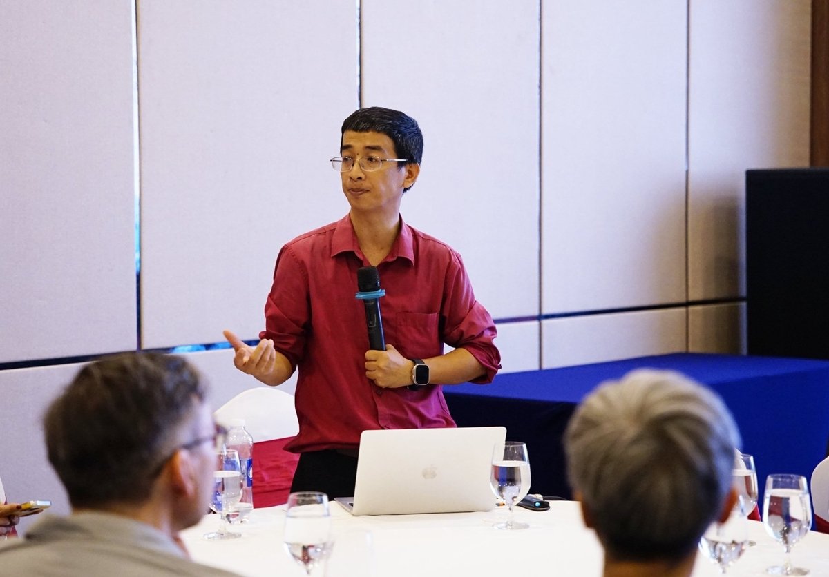  Mr. Tran Van Hao from the Institute of Science and Technology for Fisheries Exploitation at Nha Trang University introducing the training course. Photo: Linh Linh.