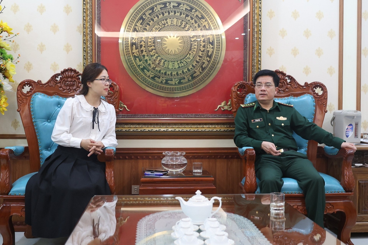 Đại tá Đỗ Ngọc Vĩnh chia sẻ về ý tưởng thực hiện mô hình Bản sáng vùng biên. Ảnh: PV.