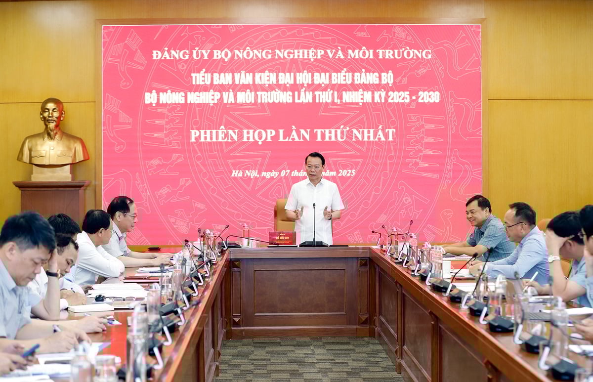 Bộ trưởng Đỗ Đức Duy chủ trì phiên họp đầu tiên của Tiểu ban văn kiện đại hội đại biểu Đảng bộ Nông nghiệp và Môi trường lần thứ nhất, nhiệm kỳ 2025-2030. Ảnh: Khương Trung. Bộ trưởng Đỗ Đức Duy chủ trì phiên họp đầu tiên của Tiểu ban văn kiện đại hội đại biểu Đảng bộ Nông nghiệp và Môi trường lần thứ nhất, nhiệm kỳ 2025-2030. Ảnh: Khương Trung.